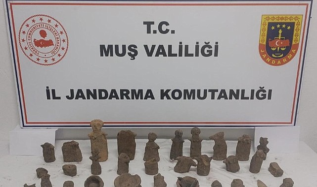 Tarihi eser kaçakçılığına suçüstü: 42 tarihi obje ele geçirildi