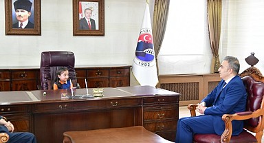 Vali Çiçek, koltuğunu geleceğe emanet etti