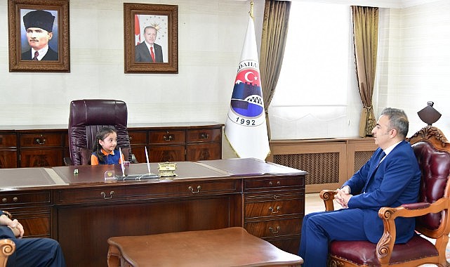Vali Çiçek, koltuğunu geleceğe emanet etti