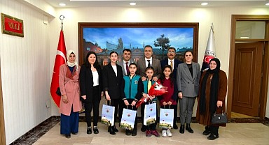 Vali Çiçek’ten kitap sevgisine tam destek