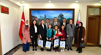 Vali Çiçek’ten kitap sevgisine tam destek