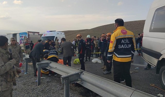 Van’da feci kaza: 6 ölü, 8 yaralı