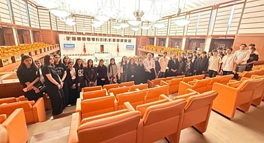 Vekil Koç, Ardahanlı gençleri mecliste ağırladı