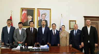 Yeni rektöre ilk ziyaret AK Parti'den