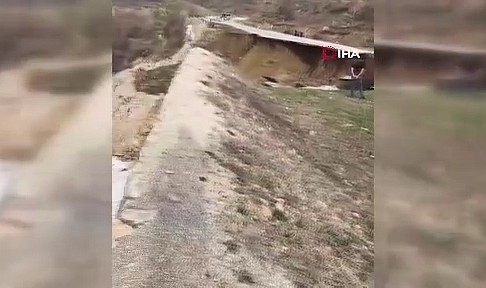 Yol ikiye ayrıldı!