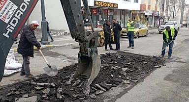 Yol yama çalışmaları devam ediyor