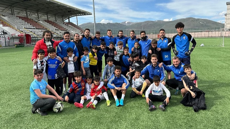 Futbol okulu müjdesi çocukları sevindirdi