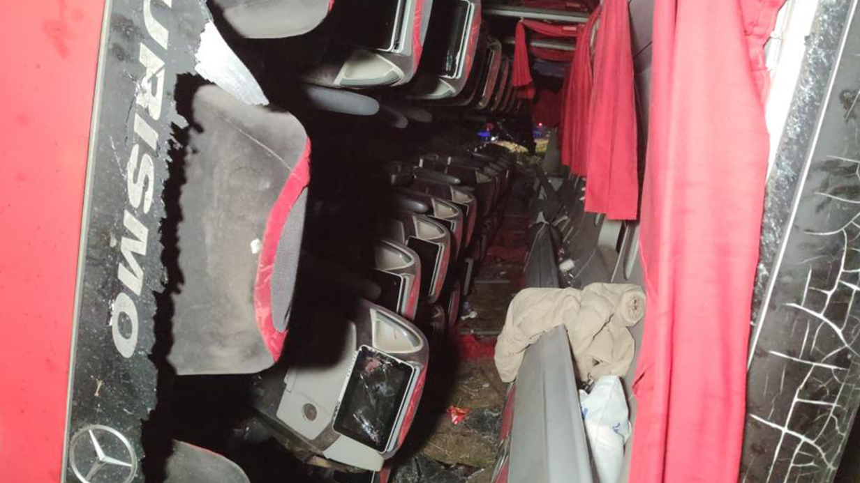 Van’da yolcu otobüsü devrildi: 28 yaralı