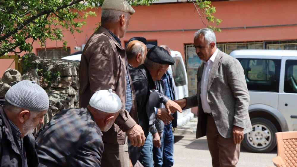 Mahalle sakinleri, belediye başkanından tandır istedi