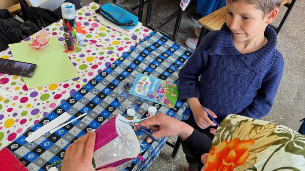 Aileler ve öğrenciler kuşlara yuva oldu