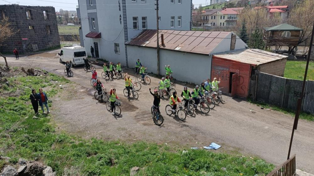 Kars'ta pedallar sağlıklı yaşam için çevrildi