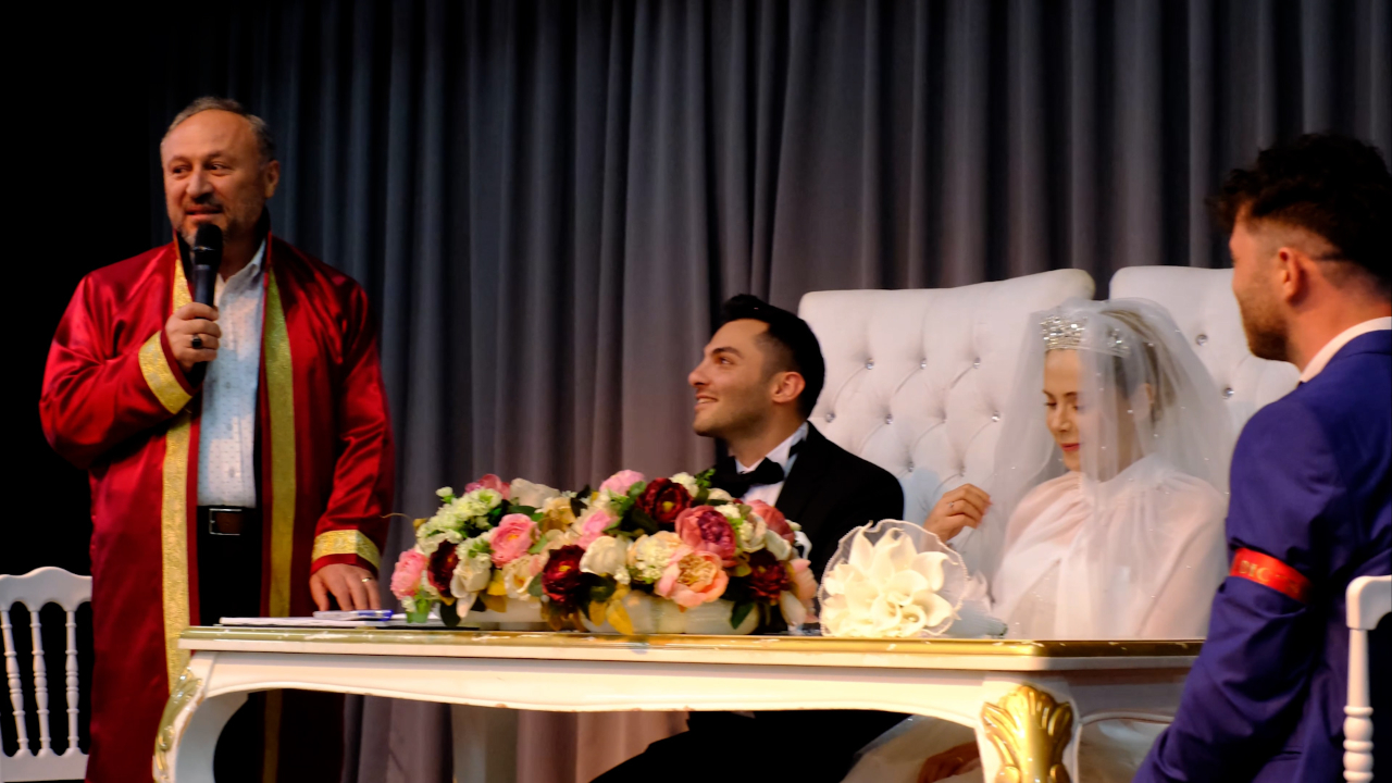 Nikah töreninde tebessüm ettiren anlar: Gelin &quot;evet&quot; dedi, memur &quot;baskı var&quot; diyerek kabul etmedi