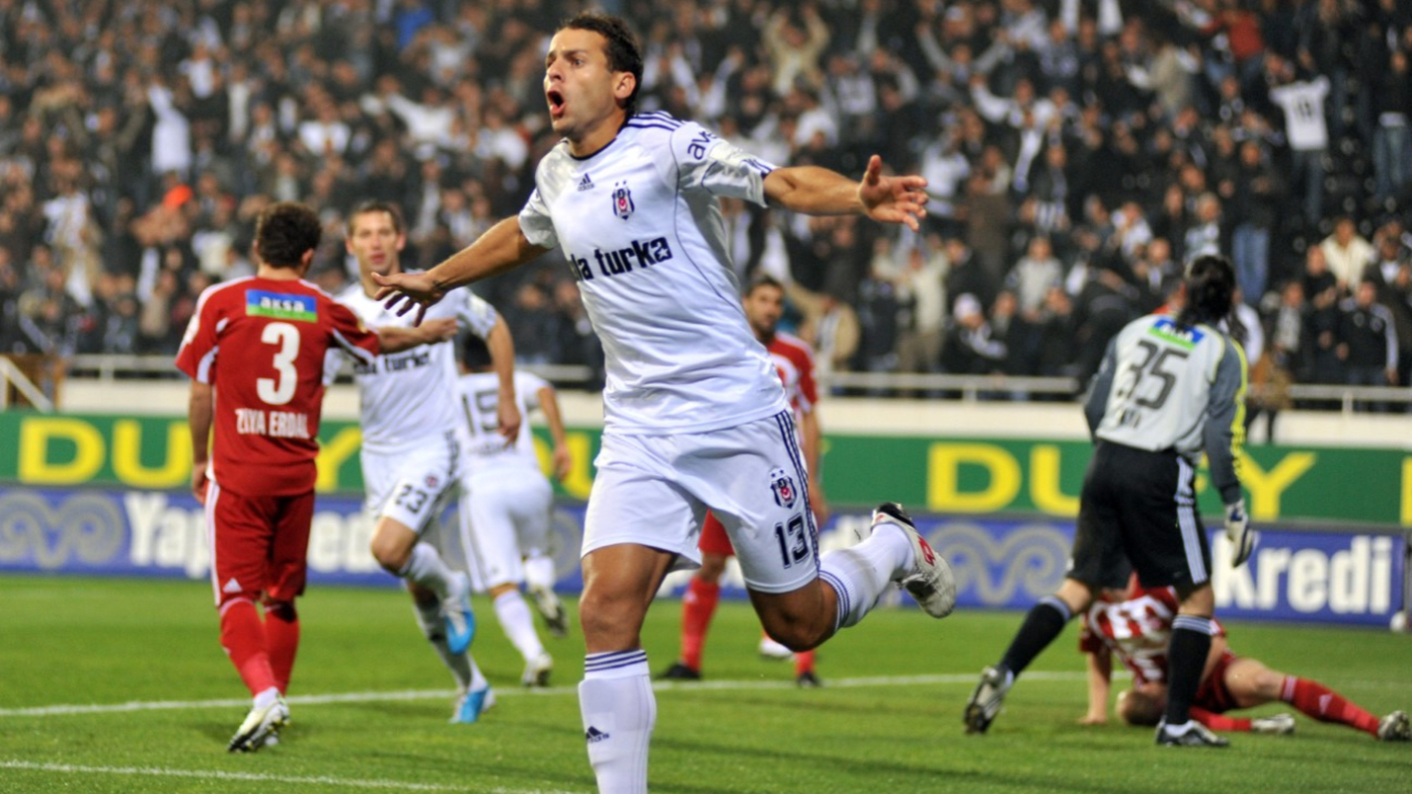 Beşiktaş’ın eski golcüsü Bobo’dan, Fenerbahçe derbisi yorumu