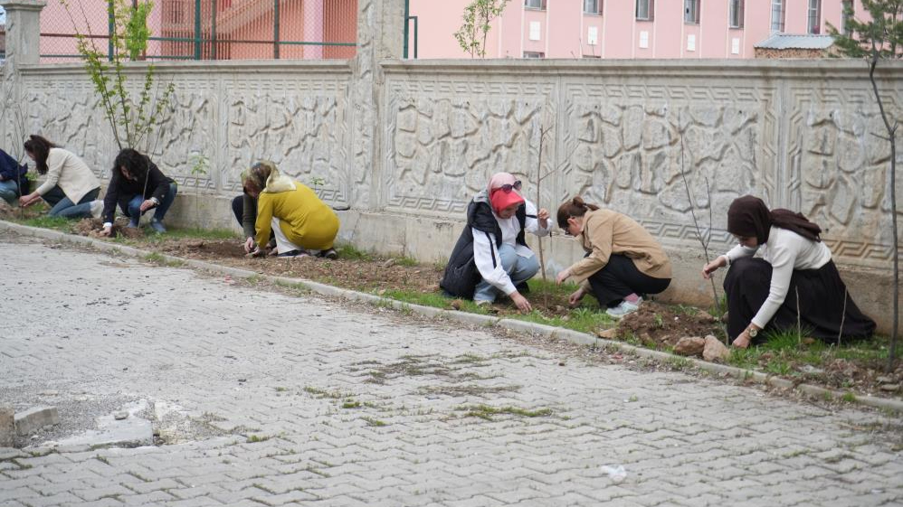 Kadın öğretmenler doğaya nefes oldu