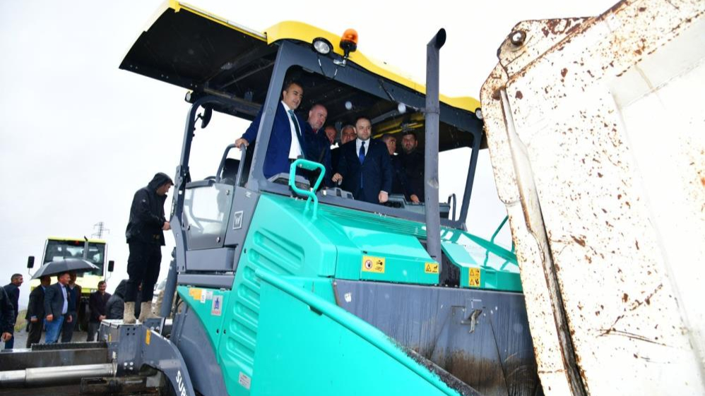 Köy yolları asfalt yerine beton kullanılarak yenileniyor