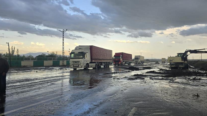 Iğdır'da sel hayatı olumsuz etkiledi