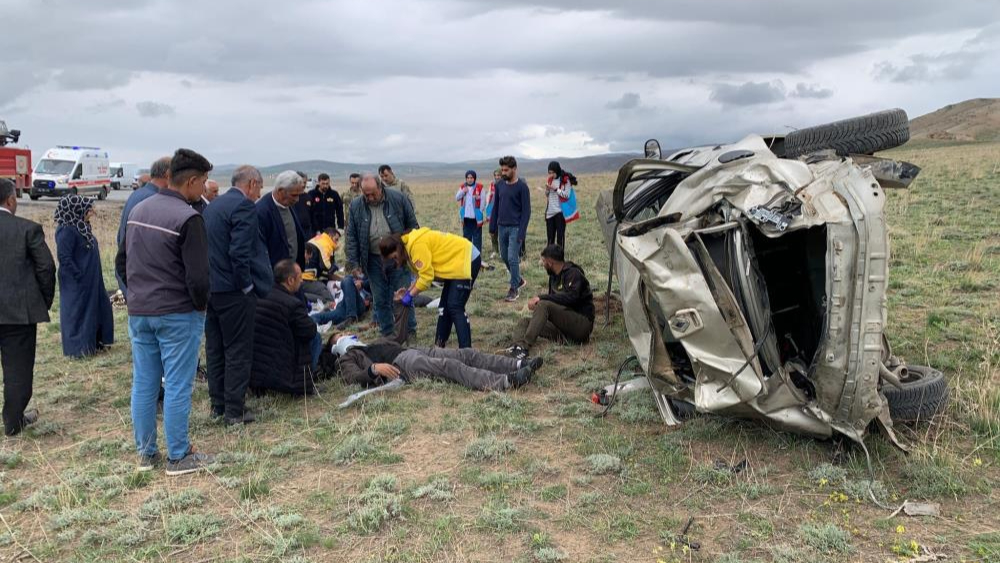 Van’da kontrolden çıkan otomobil takla attı; 1 ölü, 4 yaralı
