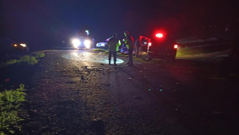 Kars’ta 2 hafif ticari araç çarpıştı: 1 ölü, 4 yaralı