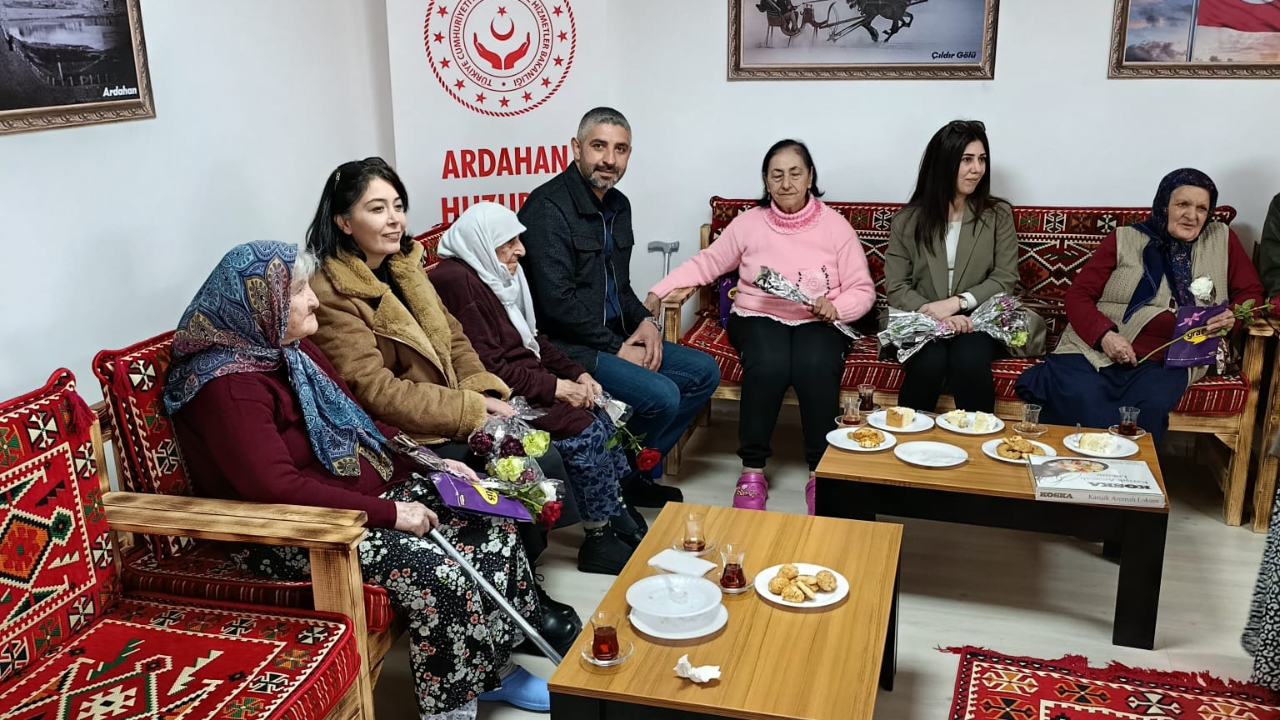 Kent Konseyi’nden Huzurevi annelerine anlamlı ziyaret