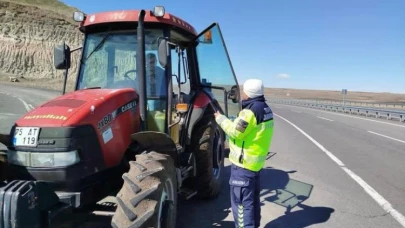 Jandarma, traktör güvenliği için kolları sıvadı