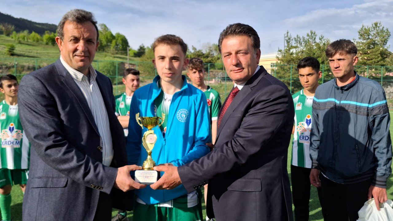 Posof’ta futbol turnuvası düzenlendi