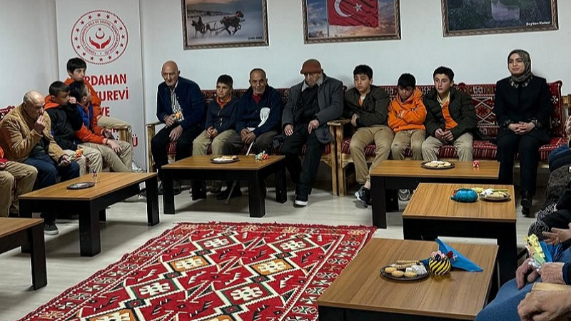 TOKİ öğrencilerinden anlamlı ziyaret