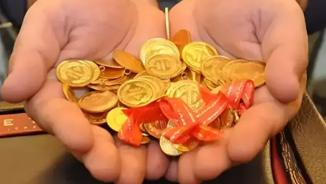 Altın fiyatları küresel risklerin azalmasıyla düşüyor