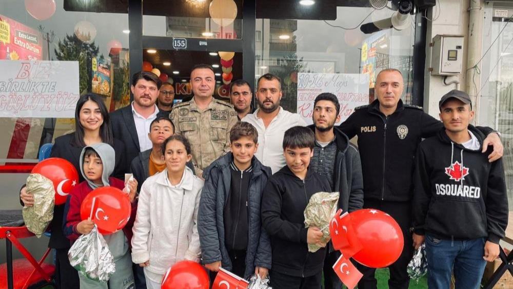 Esnaftan engellilere yemek ikramı