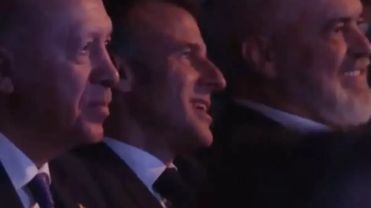 Zirvede renkli anlar! Erdoğan'a yapay zekayla oluşturulan çocukluk hali gösterildi