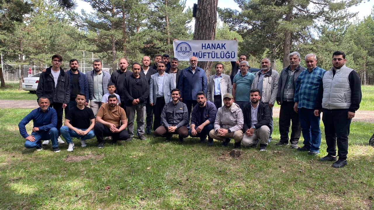 İl Müftüsü Âdem Karadeniz, Hanak’ta din görevlileriyle bir araya geldi