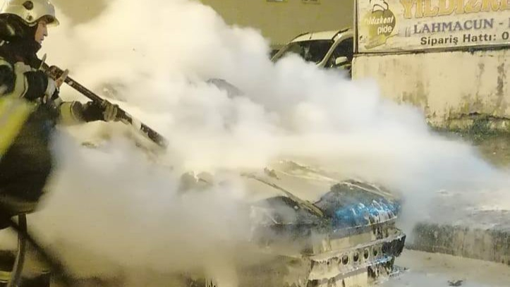 Erzurum'da araç yangını korkuttu
