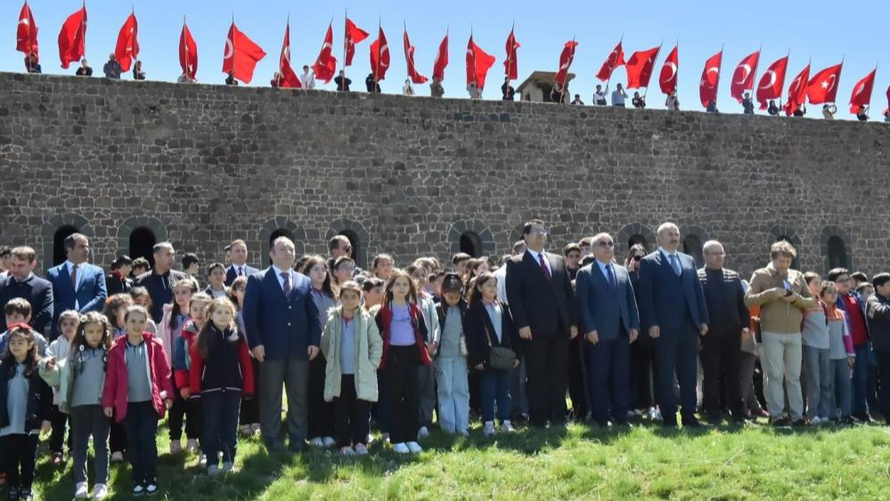 Gençlerden ecdada vefa