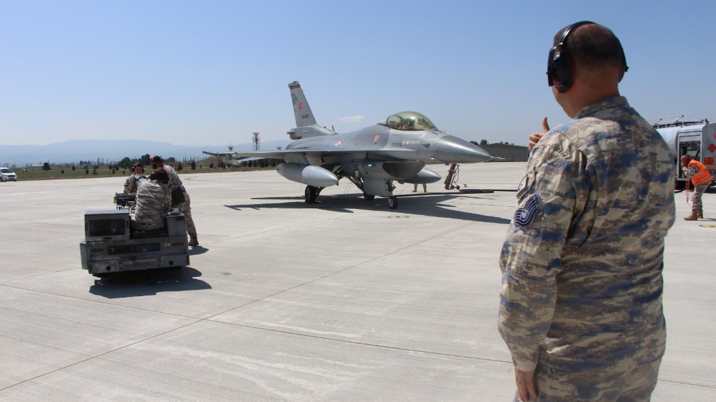 F-16’lar zorlu göreve 15 dakikada hazırlanıyor