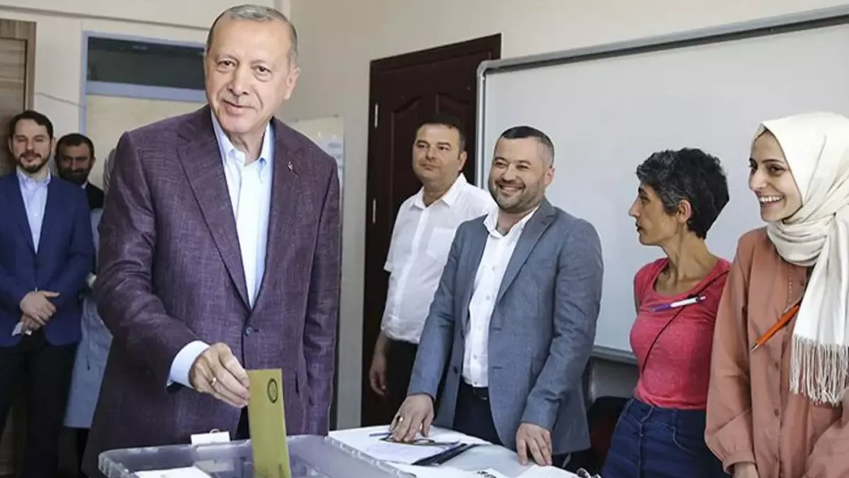 AK Parti, masasına gelen son anketi paylaştı