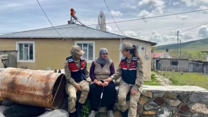 Kadın Jandarmalar, güvenli yarınlar için köy köy geziyor