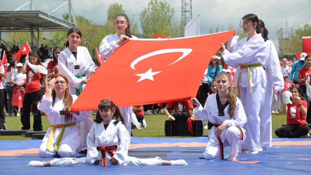 Kars’ta 19 Mayıs coşkuyla kutlandı