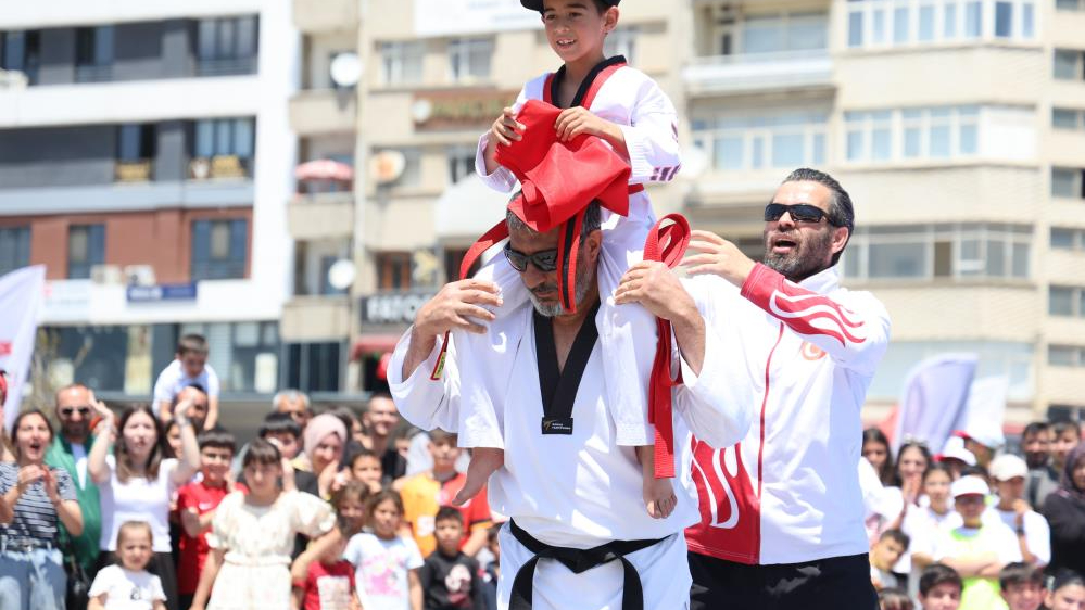 Elazığ'da 19 Mayıs renkli görüntülere sahne oldu