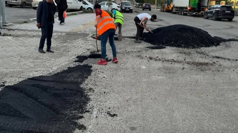 Göle Belediyesi bozulan yollara yama yaptı