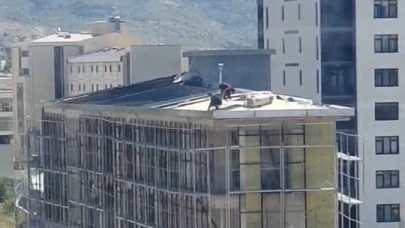 Çatıdaki tehlikeli çalışma kamerada