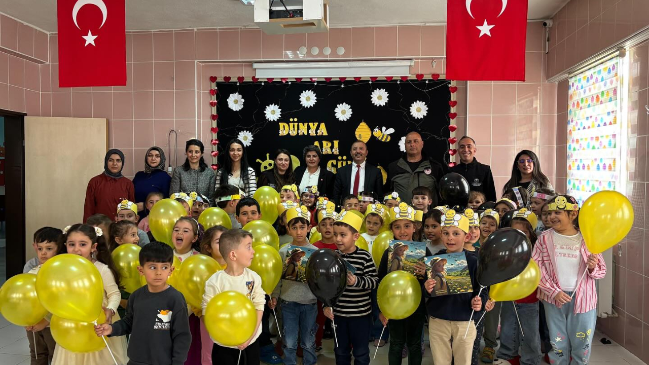 Mühendis arılar çocuklarla buluştu