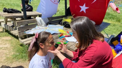 Diyadin'de rengarenk uçurtmalar gökyüzünü süsledi