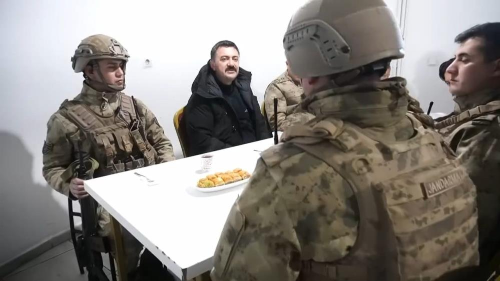 Valilik personelinden Tunceli Valisi Tekbıyıkoğlu için veda videosu