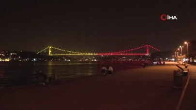 Fatih Sultan Mehmet Köprüsü "sarı-kırmızı" renklerle aydınlatıldı