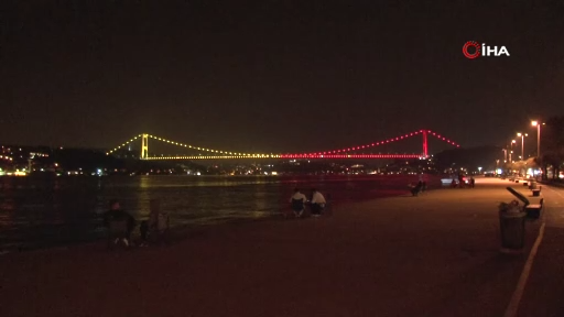 Fatih Sultan Mehmet Köprüsü "sarı-kırmızı" renklerle aydınlatıldı