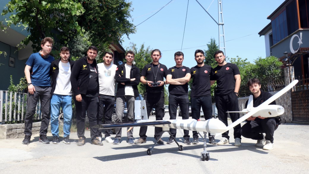 Daha önce böylesini görmediniz: Düğün konvoyunun önünü İnsansız Hava Aracı ile kestiler