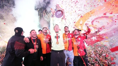Şampiyon Galatasaray, kupasını Yenikapı’da aldı
