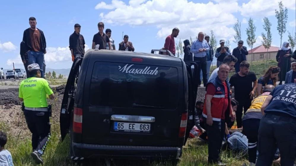 Çaldıran'da trafik kazası: 8 yaralı