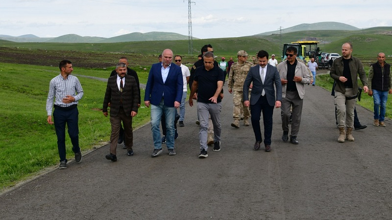 Vali Çiçek, köy yollarındaki çalışmaları denetledi