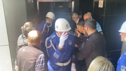 İlhan Şeşen’in cenazesi asansörde mahsur kaldı
