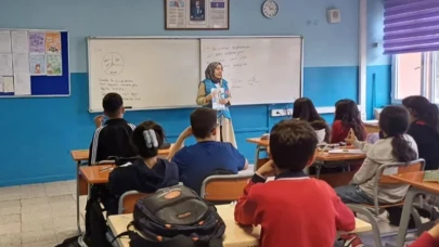 TÜGVA Ardahan’daki ortaokulları gezdi
